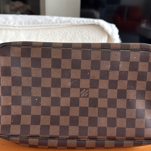 Louis Vuitton Damier Ebene Tote with Red Interior - Picture 4 of 8